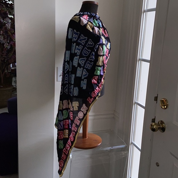 Louis Vuitton Silk Scarf/Wrap - Picture 10 of 16